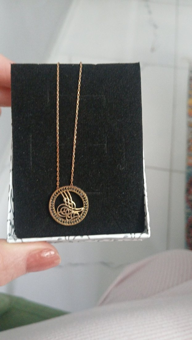 Uzun Zincirli Altın Renkli Kadın Kolye - Görsel 4