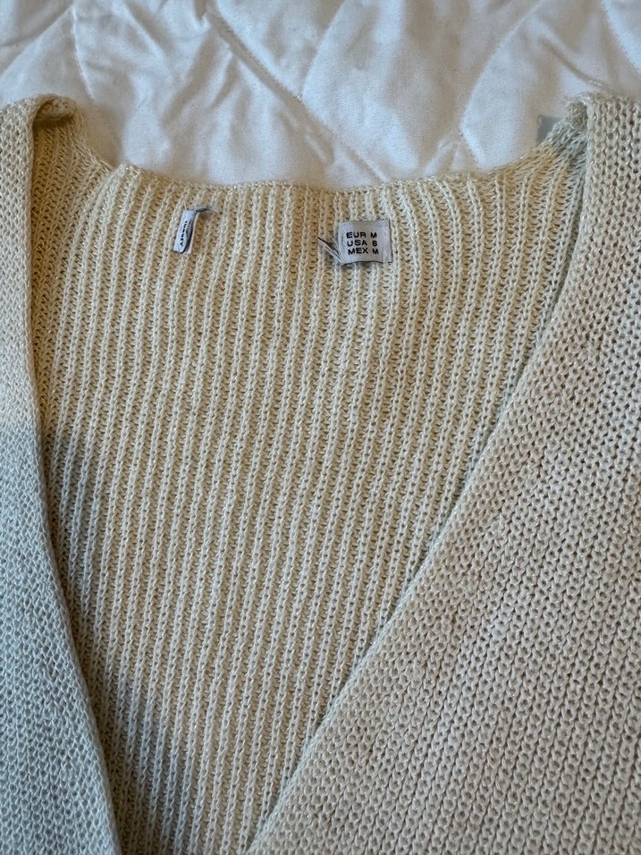 Beyaz V Yakalı Örgü Kadın Kazak - Görsel 3