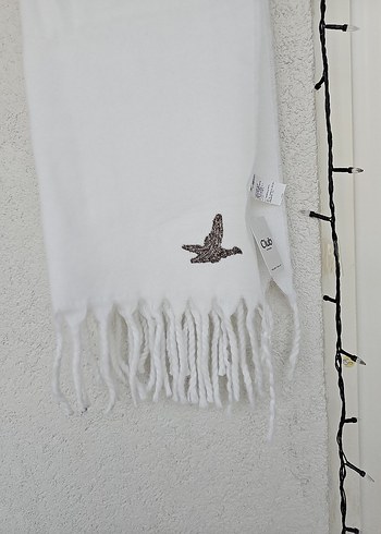 Püsküllü Beyaz Kadın Atkı - Görsel 2