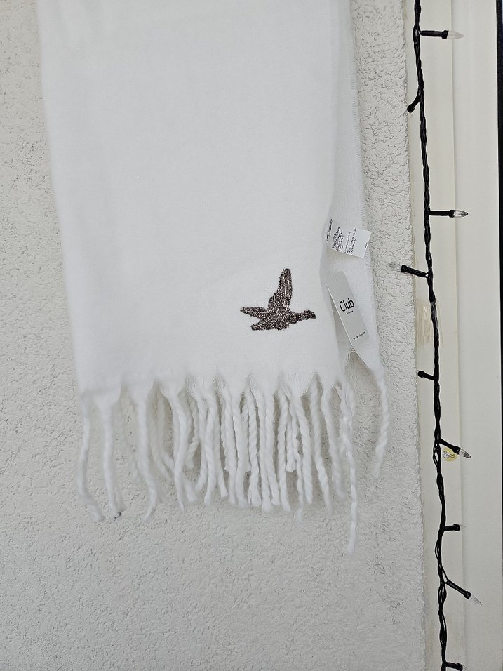 Püsküllü Beyaz Kadın Atkı - Görsel 2