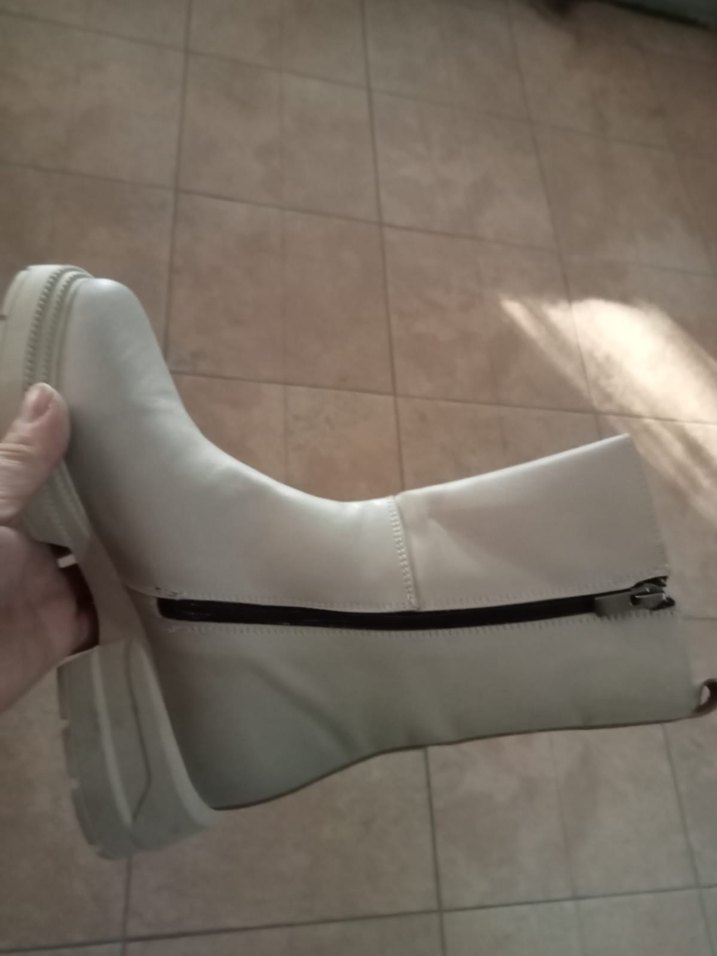 Yüksek Topuklu Beyaz Çiçek Desnli Bağcıklı Kadın Botu 37 39 deri - Görsel 2