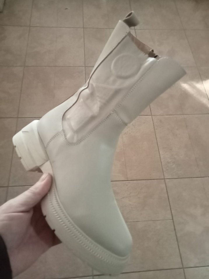 Yüksek Topuklu Beyaz Çiçek Desnli Bağcıklı Kadın Botu 37 39 deri - Görsel 3