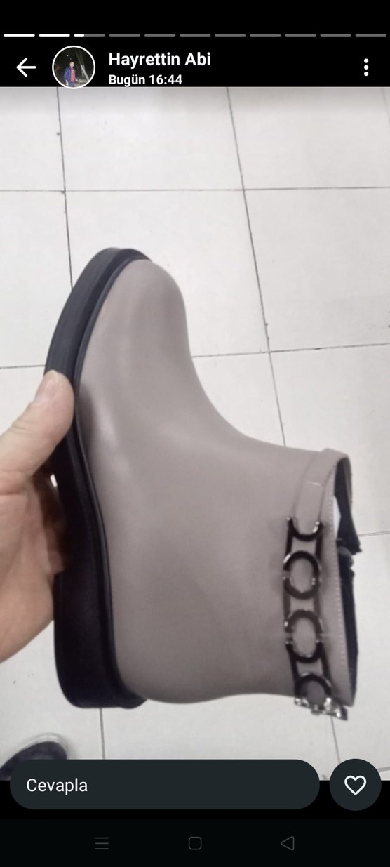 Gri Zincir Detaylı Kadın Bot - Görsel 2