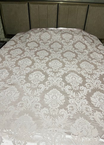 Parlak Beyaz Desenli Yatak Örtüsü - Görsel 3