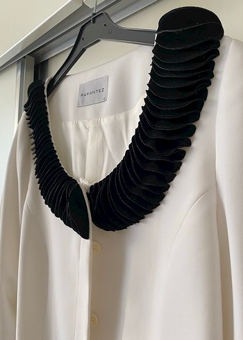 Tekstil Siyah Yakalı Beyaz Kadın Ceket - Görsel 3