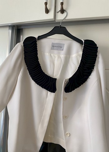 Tekstil Siyah Yakalı Beyaz Kadın Ceket - Görsel 2