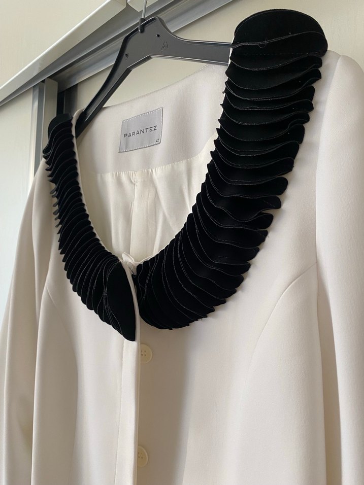 Tekstil Siyah Yakalı Beyaz Kadın Ceket - Görsel 3