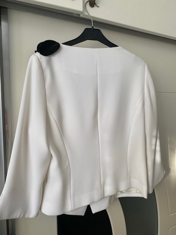 Tekstil Siyah Yakalı Beyaz Kadın Ceket - Görsel 4