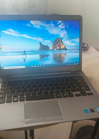 Gri Renkli Laptop Bilgisayar - Görsel 3