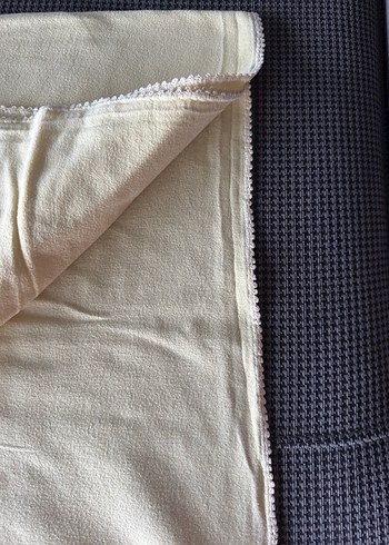 Beyaz Parlak Düz Battaniye - Görsel 2