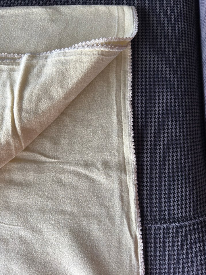 Beyaz Parlak Düz Battaniye - Görsel 2