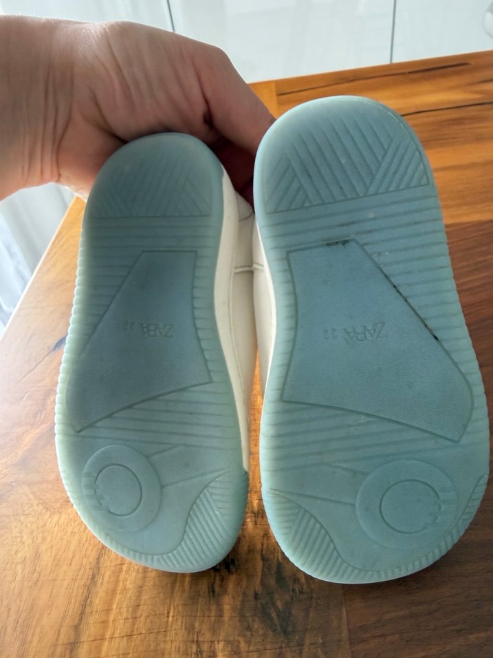 Kız Çocuk Beyaz Nakışlı Cırtlı Spor Ayakkabı - Görsel 5