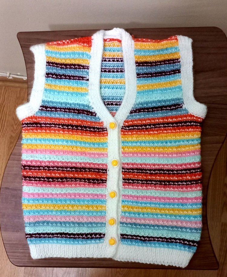 Kızlar için Çok Renkli Örgü Yelek - Görsel 2