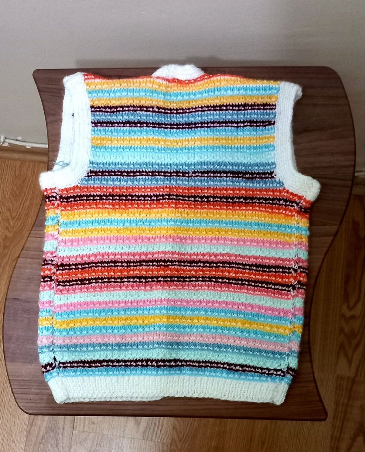 Kızlar için Çok Renkli Örgü Yelek - Görsel 3