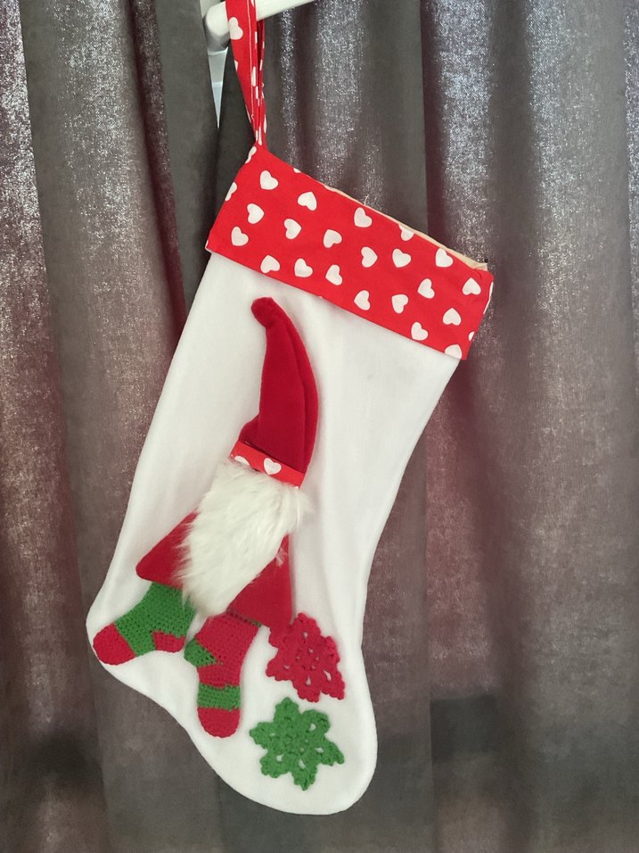 Renkli Noel Baba Desenli Kırmızı Yılbaşı Çorabı - Görsel 4