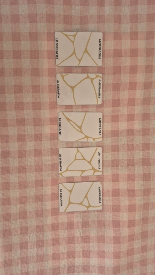 Lesserafim el yapımı Antifragile fotokart seti - Görsel 2