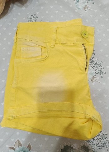 Sarı Mini Batik Desenli Kadın Şort - Görsel 3