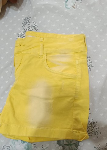 Sarı Mini Batik Desenli Kadın Şort - Görsel 4