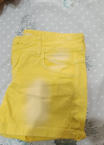 Sarı Mini Batik Desenli Kadın Şort - Görsel 6