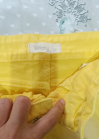 Sarı Mini Batik Desenli Kadın Şort - Görsel 5