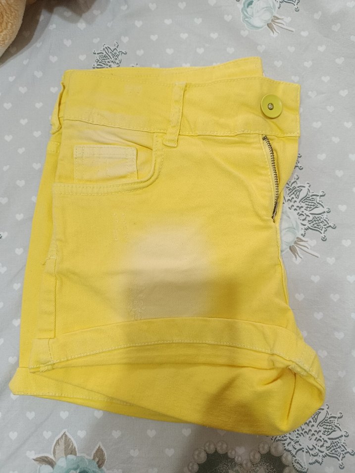 Sarı Mini Batik Desenli Kadın Şort - Görsel 3