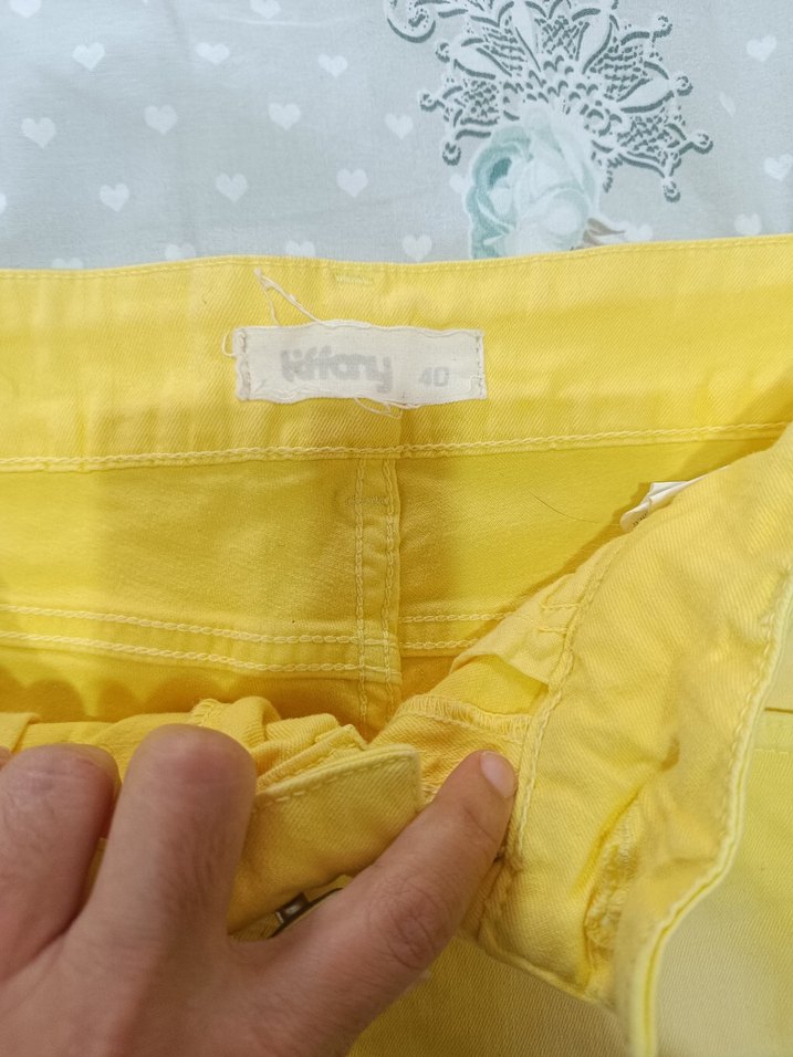 Sarı Mini Batik Desenli Kadın Şort - Görsel 5