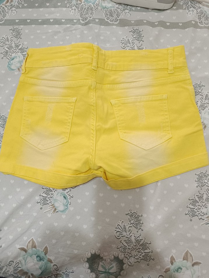 Sarı Mini Batik Desenli Kadın Şort - Görsel 2