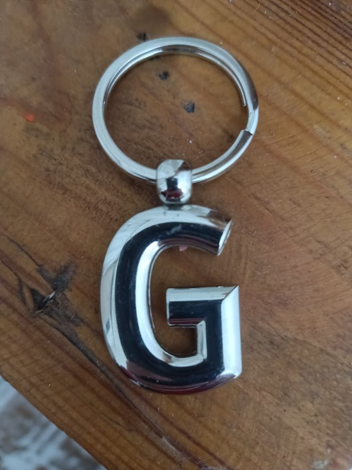 Altın Renkli Zincir Detaylı Anahtarlık - Görsel 2