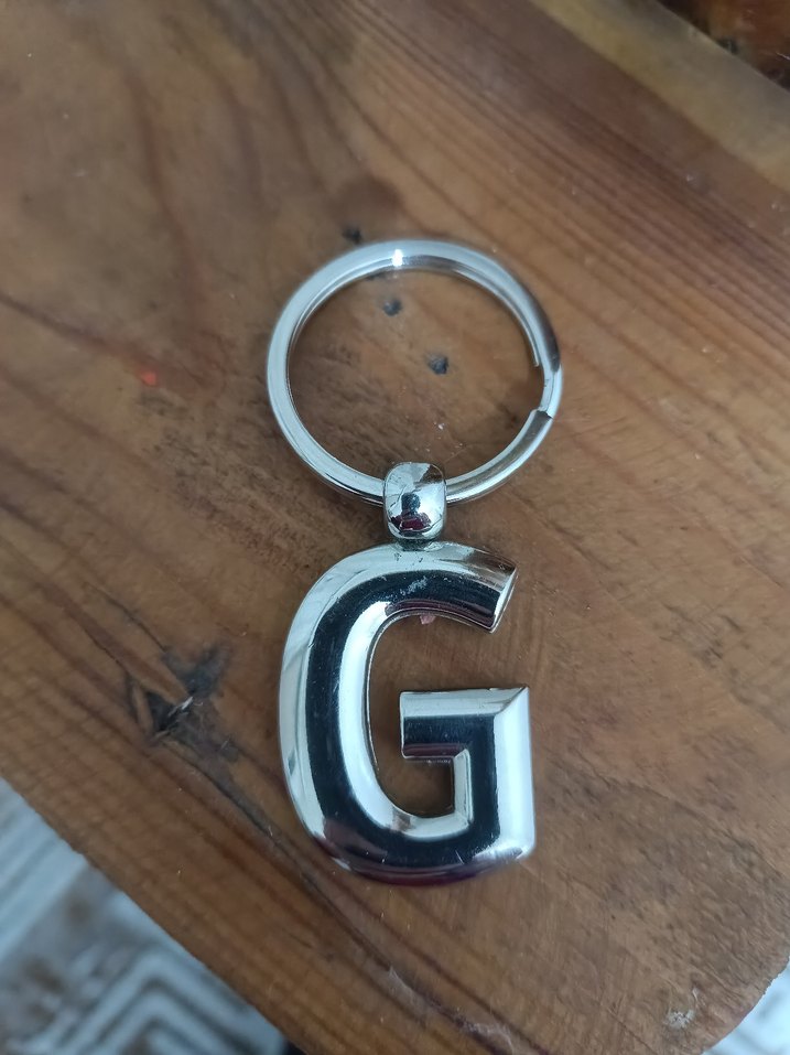 Altın Renkli Zincir Detaylı Anahtarlık - Görsel 3