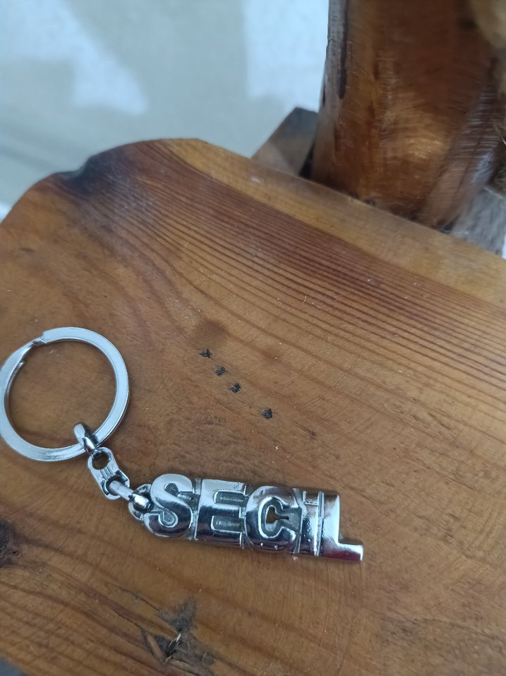 Bej Zincir Detaylı Kadın Anahtarlık - Görsel 2