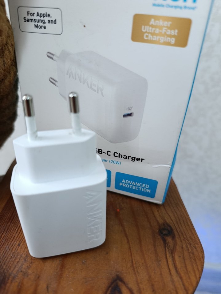 Beyaz Telefon Şarj Adaptörü - Görsel 5