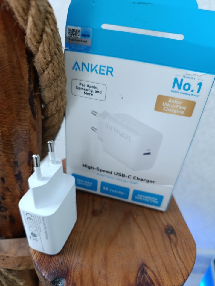 Beyaz Telefon Şarj Adaptörü - Görsel 4