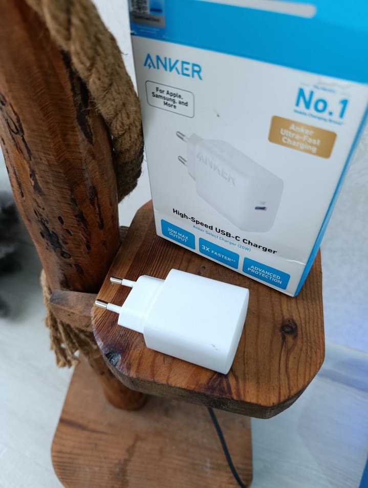 Beyaz Telefon Şarj Adaptörü - Görsel 3