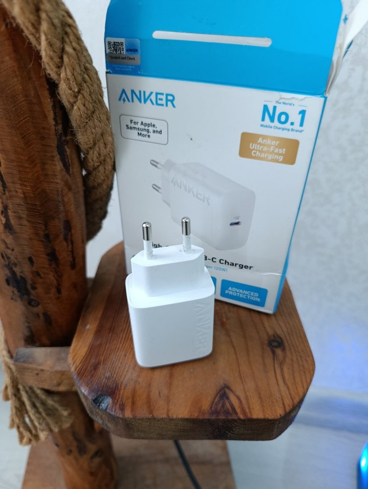 Beyaz Telefon Şarj Adaptörü - Görsel 2