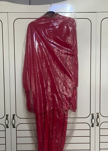 Pembe pelerinli elbise - Görsel 2