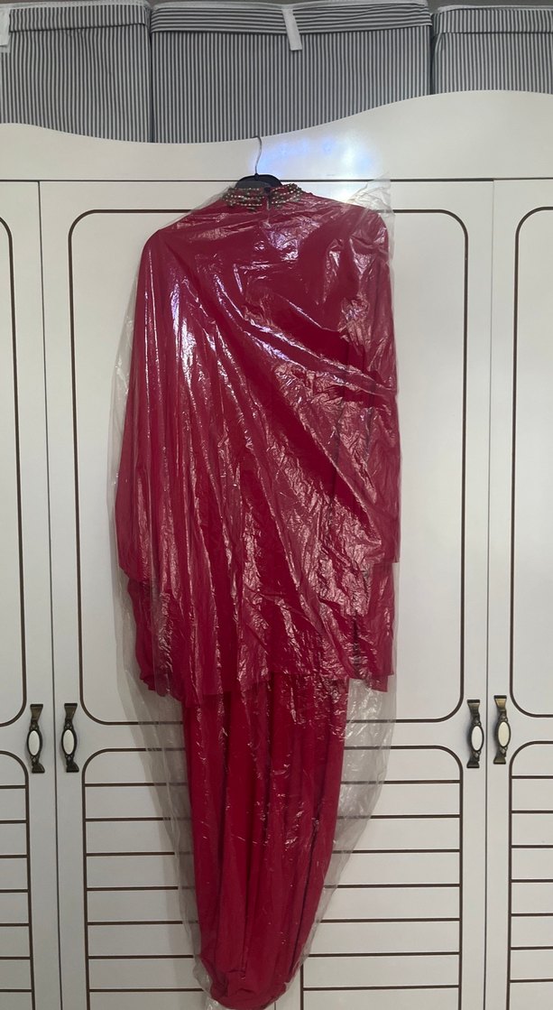 Pembe pelerinli elbise - Görsel 2