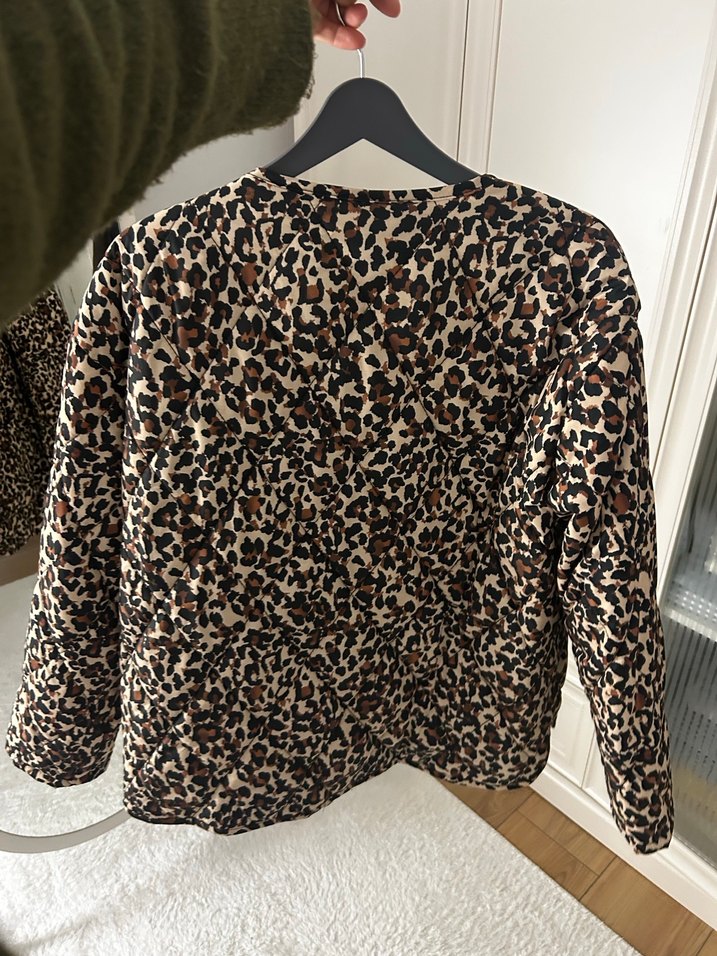 KOTON Leopar Desenli Kadın Mont - Görsel 2