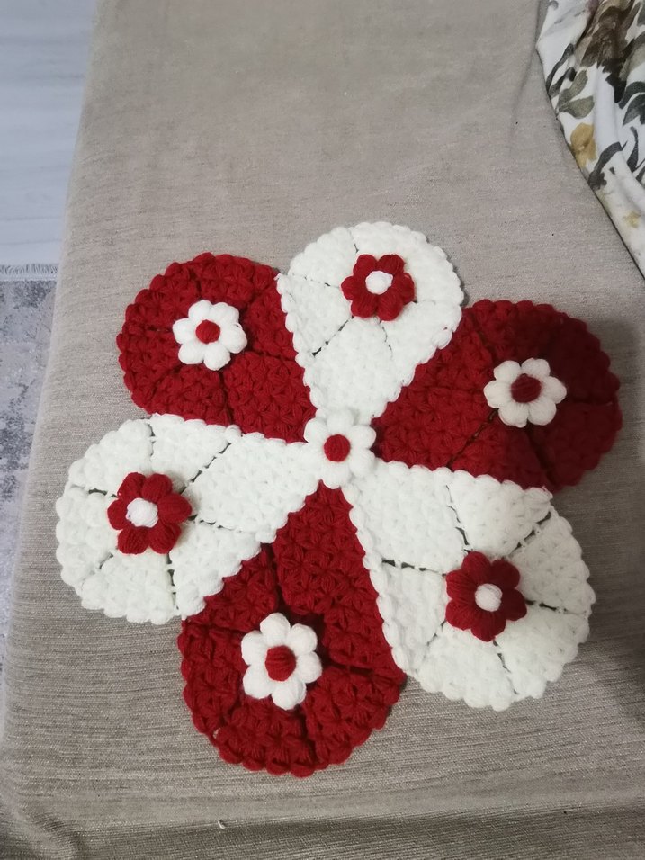 Kırmızı Beyaz Çiçekli El Örgüsü lif  Motif - Görsel 2