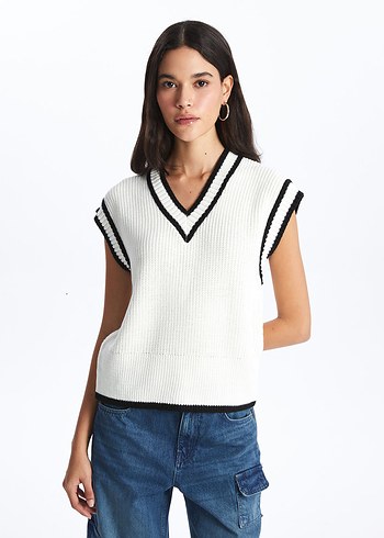 V Yaka Beyaz Kadın Triko Süveter - Görsel 2