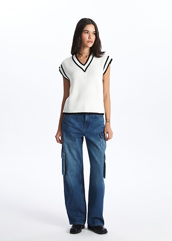 V Yaka Beyaz Kadın Triko Süveter - Görsel 4