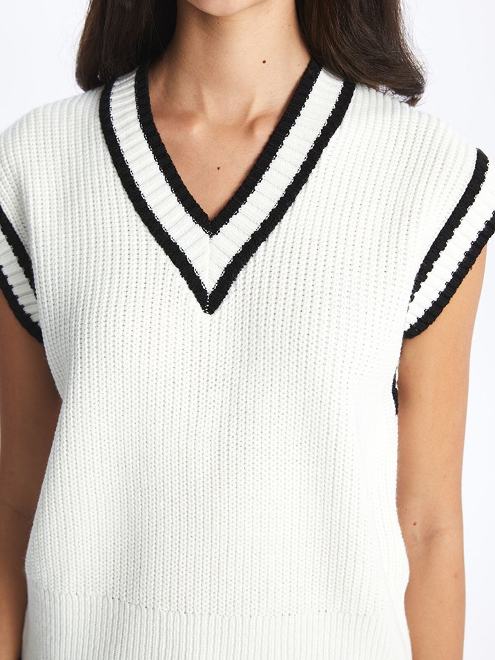 V Yaka Beyaz Kadın Triko Süveter - Görsel 5