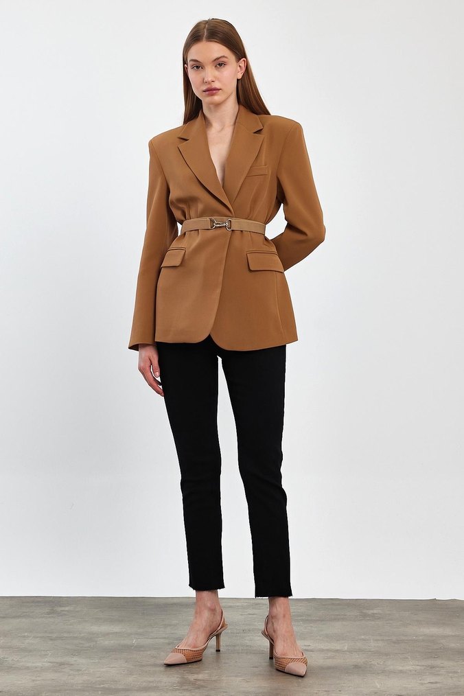 Kemer Detaylı Bej Midi Kadın Blazer - Görsel 2