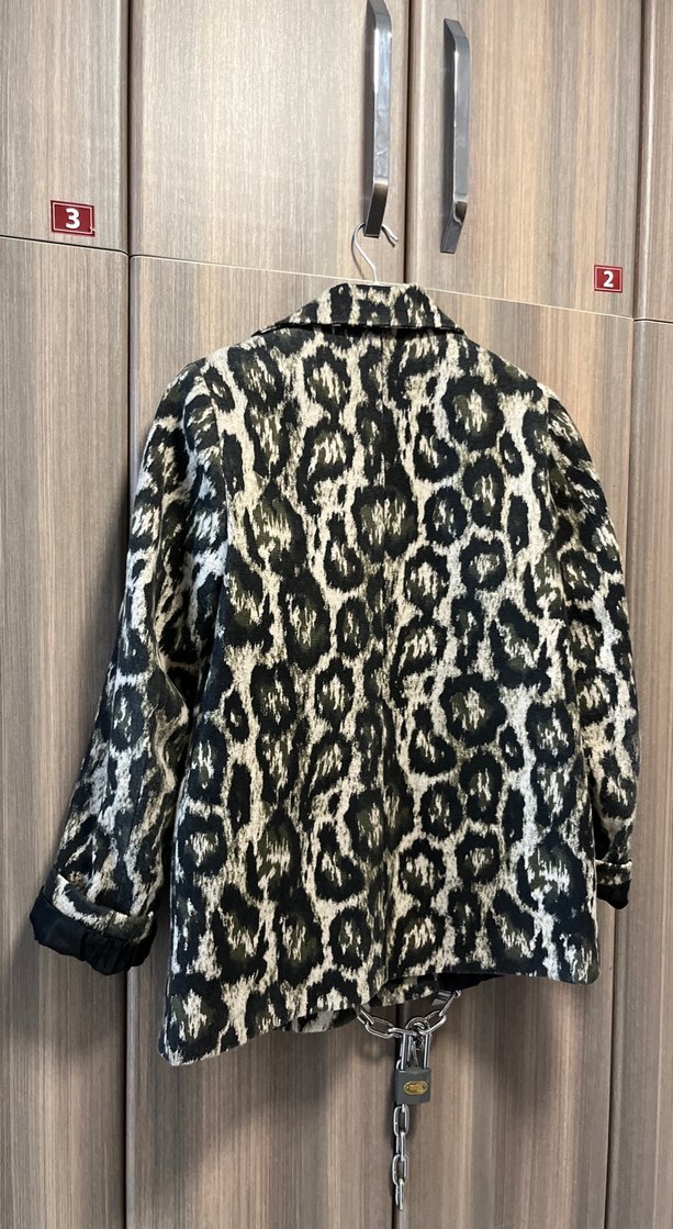 Parlak Yılan Desenli Kadın Midi Kaban - Görsel 4