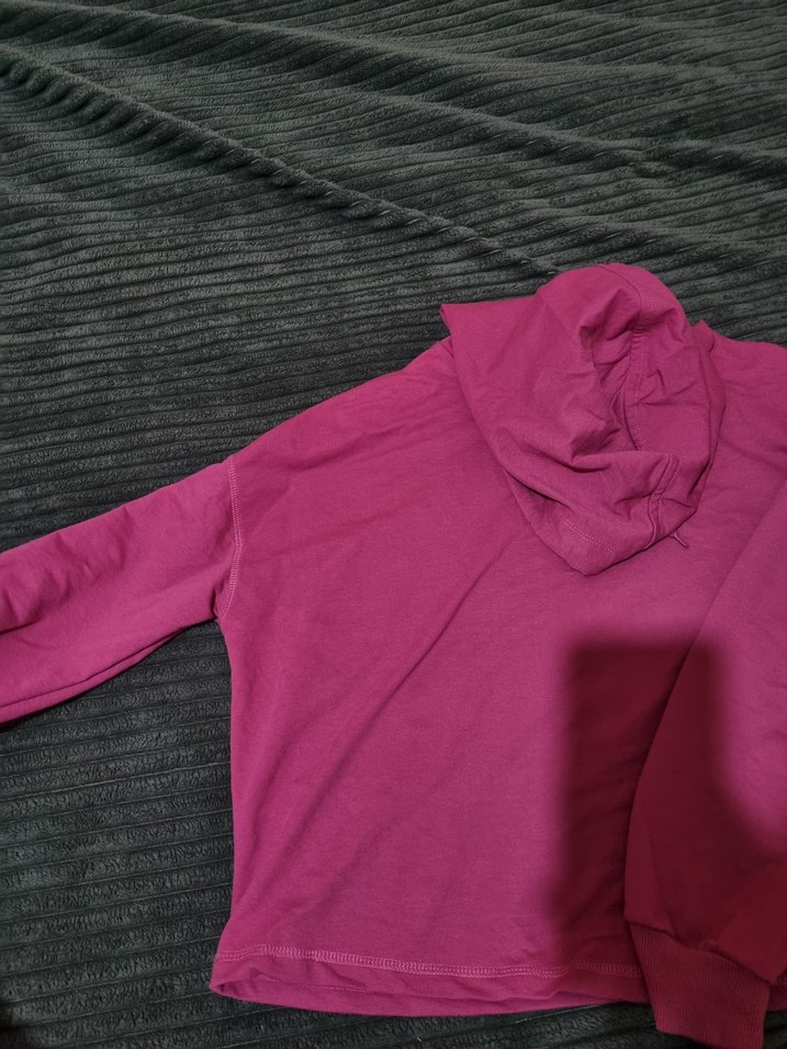 kadın kapüşonlu crop sweatshirt - Görsel 2