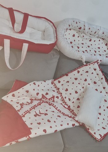 Kırmızı Kalp Desenli Bebek Taşıma Yatağı - Görsel 3