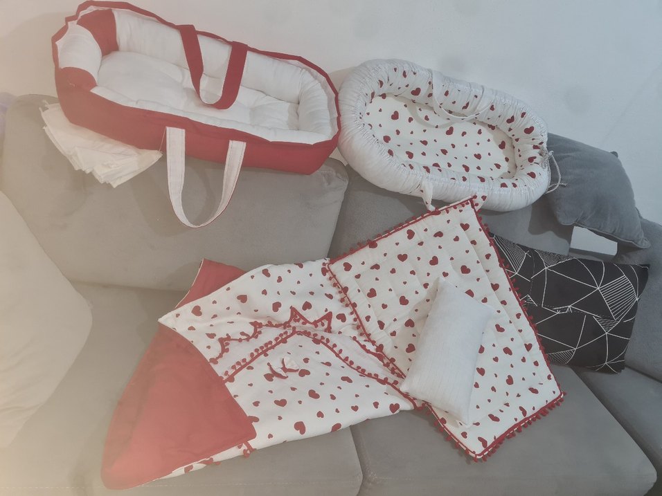 Kırmızı Kalp Desenli Bebek Taşıma Yatağı - Görsel 3