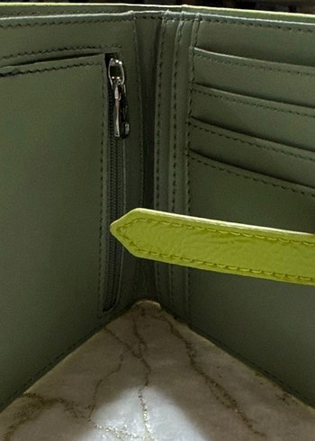 Parlak Yeşil Deri Kadın Cüzdanı - Görsel 2