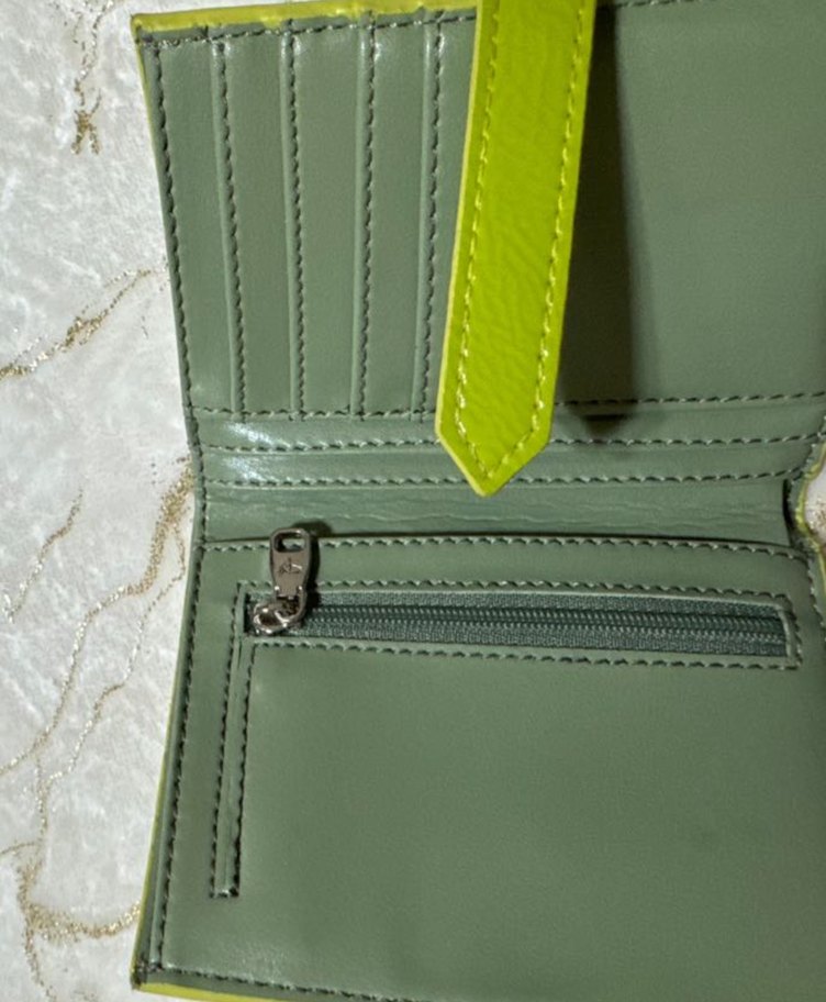 Parlak Yeşil Deri Kadın Cüzdanı - Görsel 3