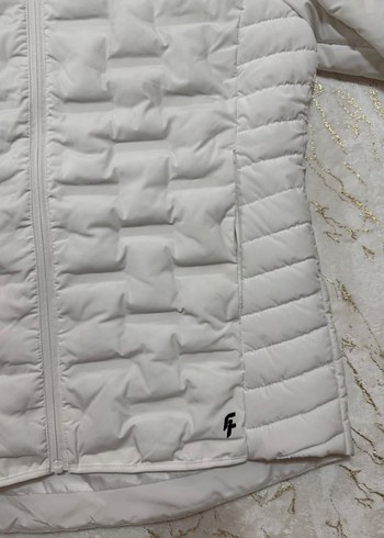 Kadın Beyaz Kapüşonlu Fermuarlı Ceket - Görsel 6