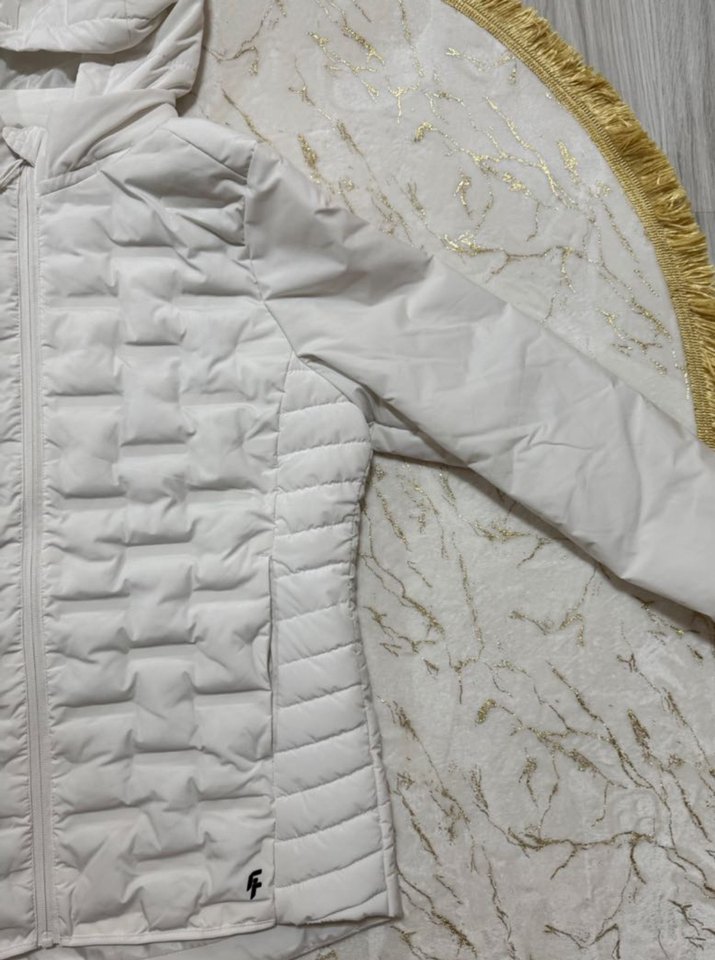 Kadın Beyaz Kapüşonlu Fermuarlı Ceket - Görsel 5